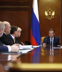Навальный снял фильм о многомиллиардных «секретных активах» премьер-министра Медведева Потомственный интеллигент с рабочей окраины